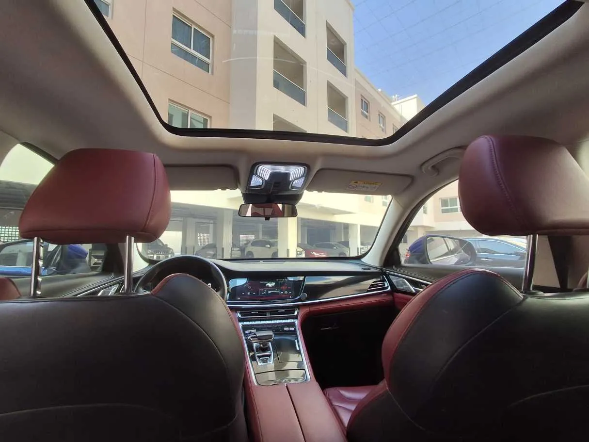 Car image 14