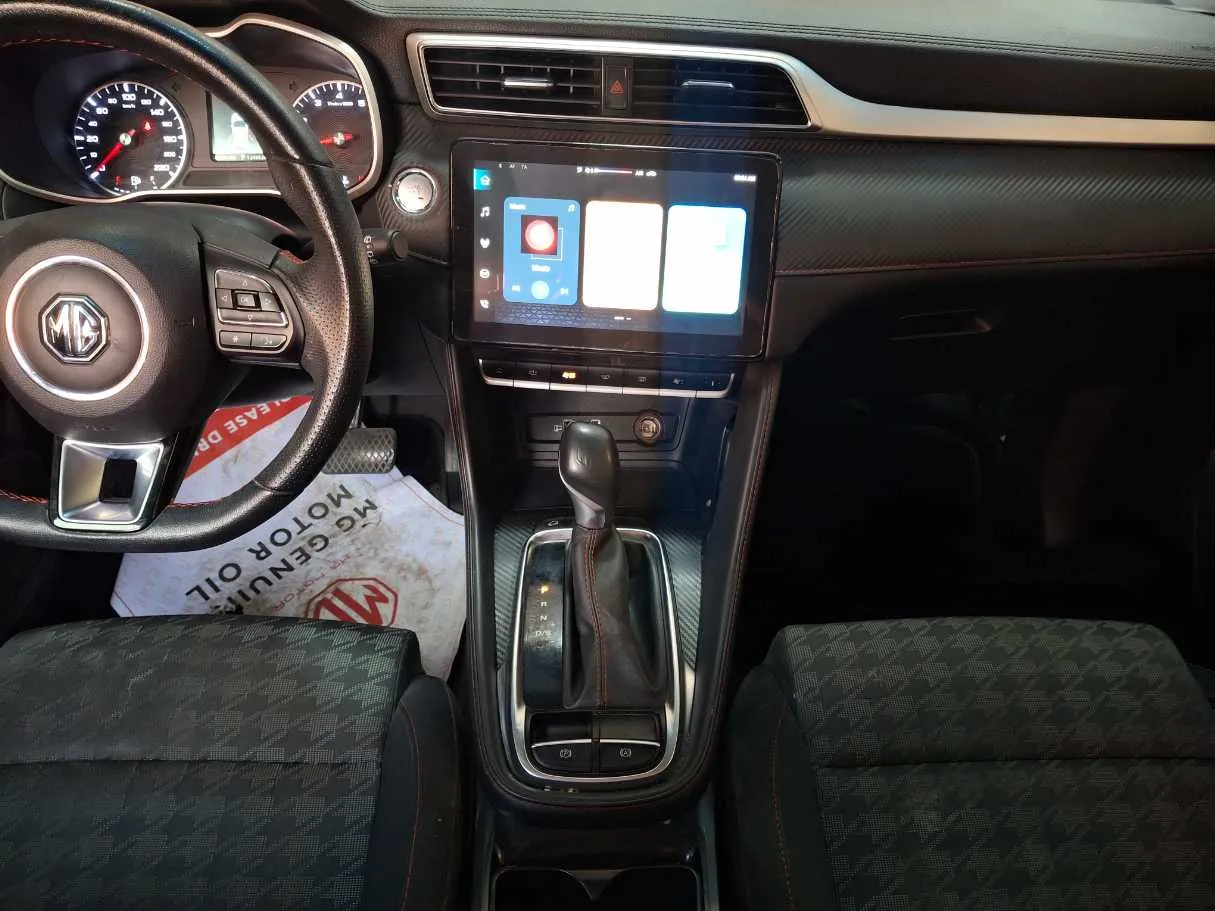 Car image 14