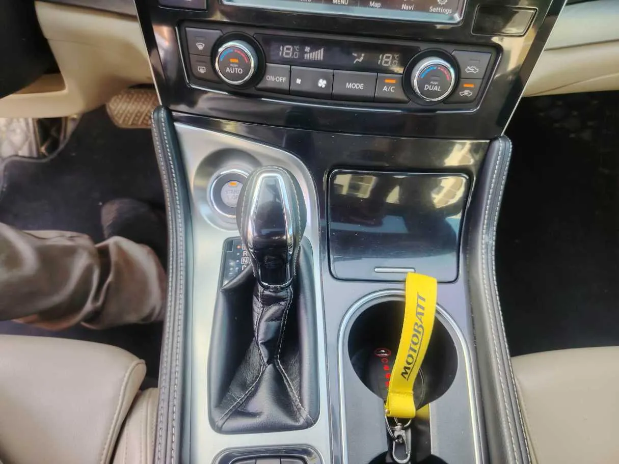 Car image 24