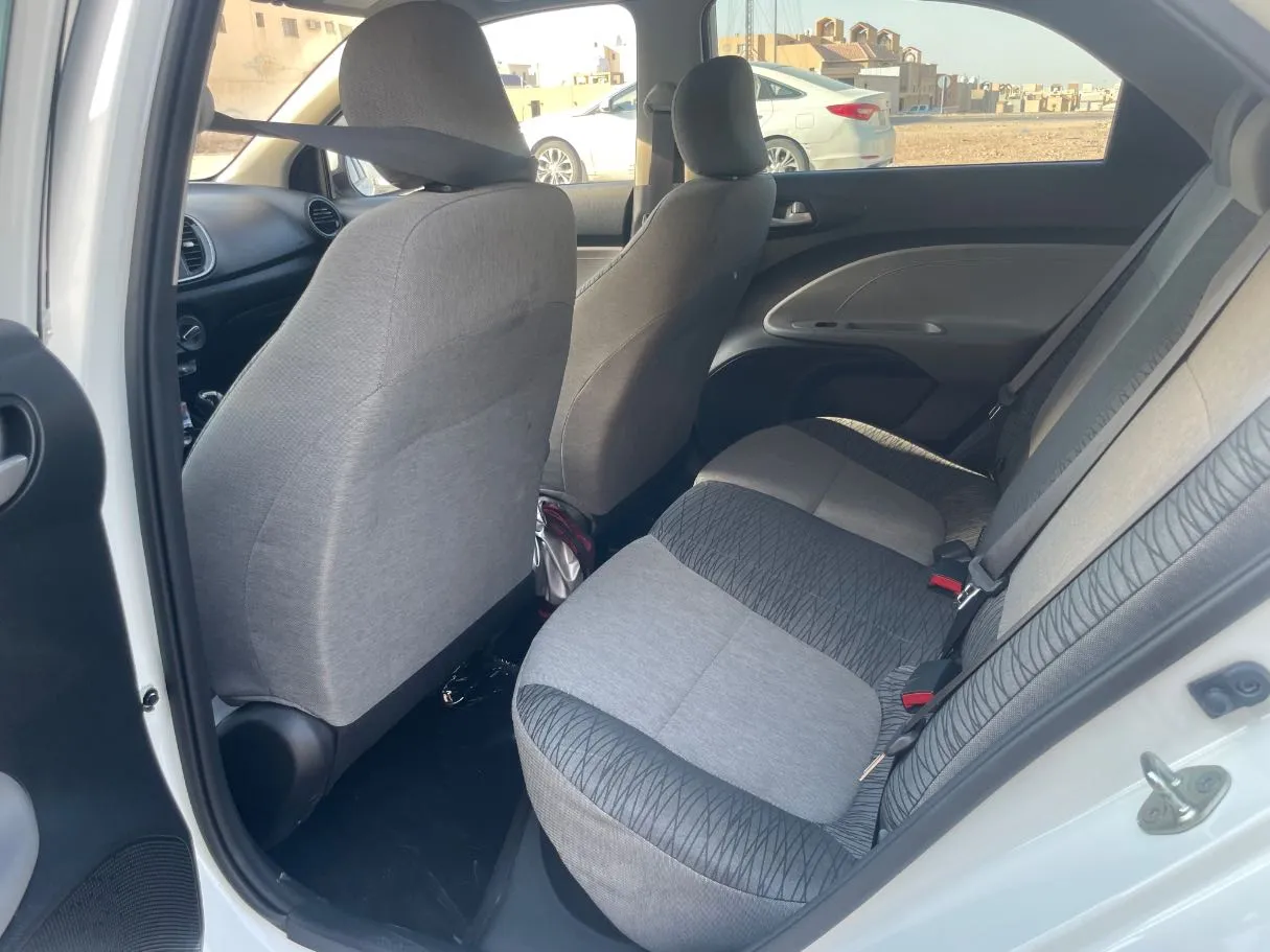Car image 16