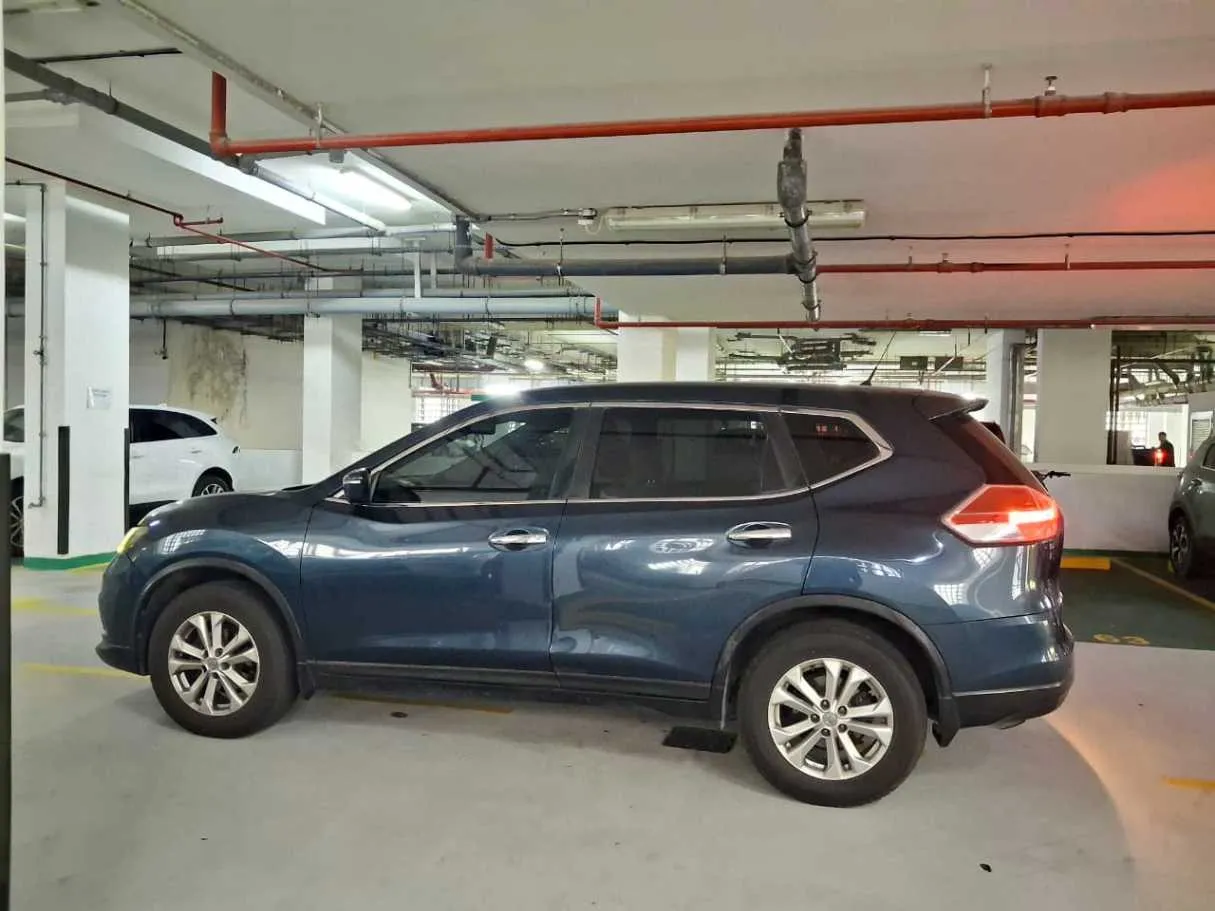 Car image 4
