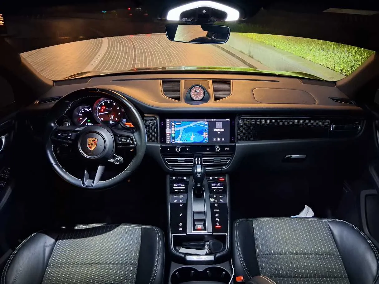 Car image 15