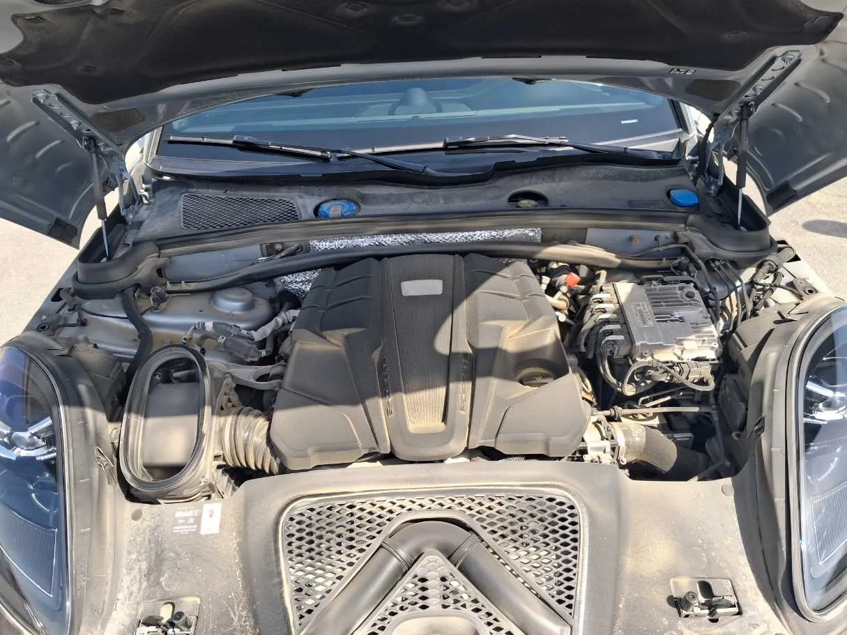 Car image 21