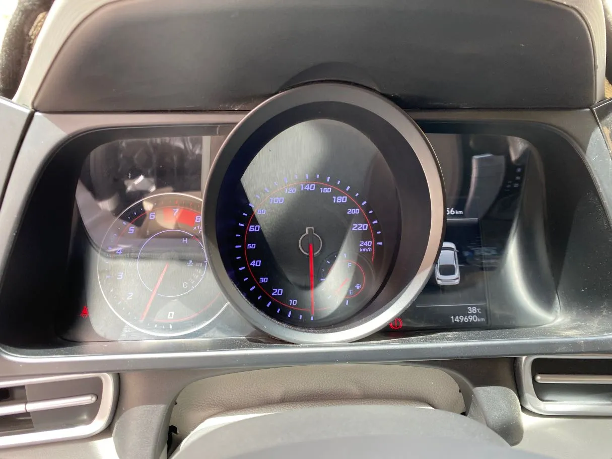 Car image 17