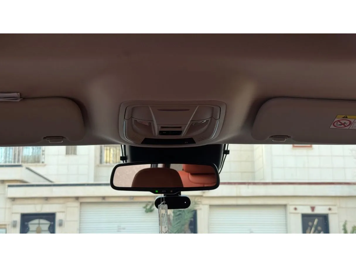 Car image 27