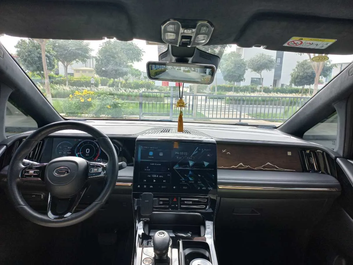 Car image 15