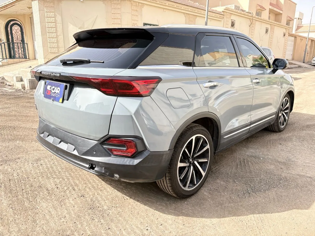 Car image 5
