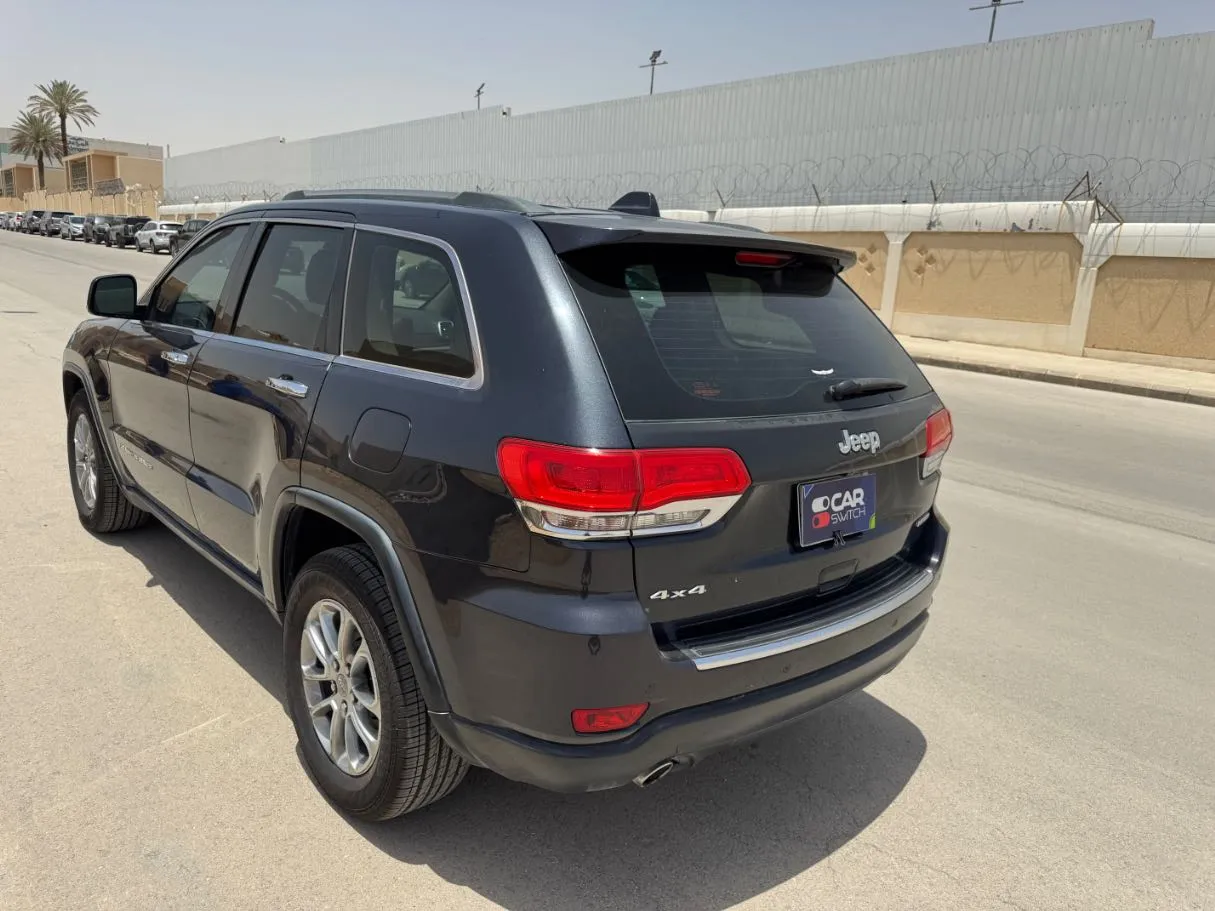 Car image 7