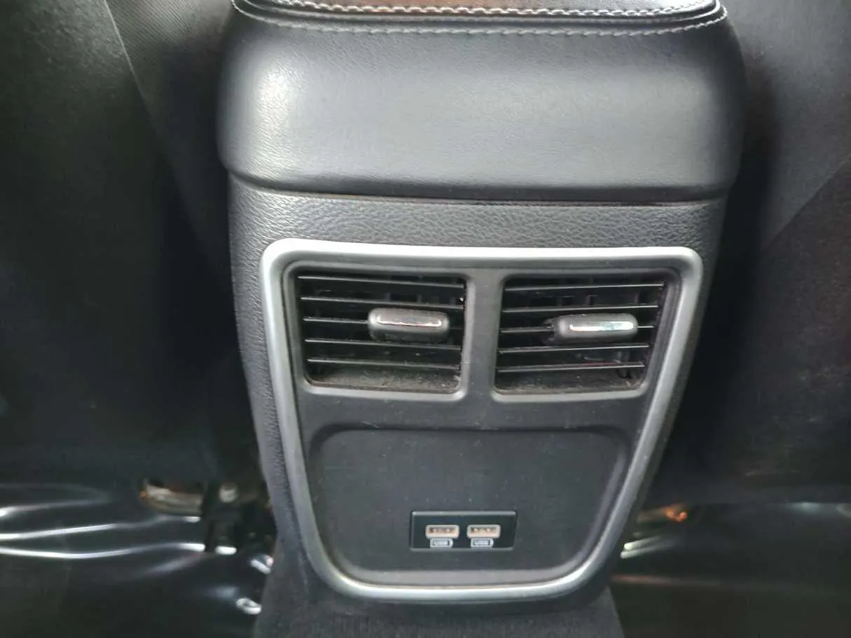Car image 38