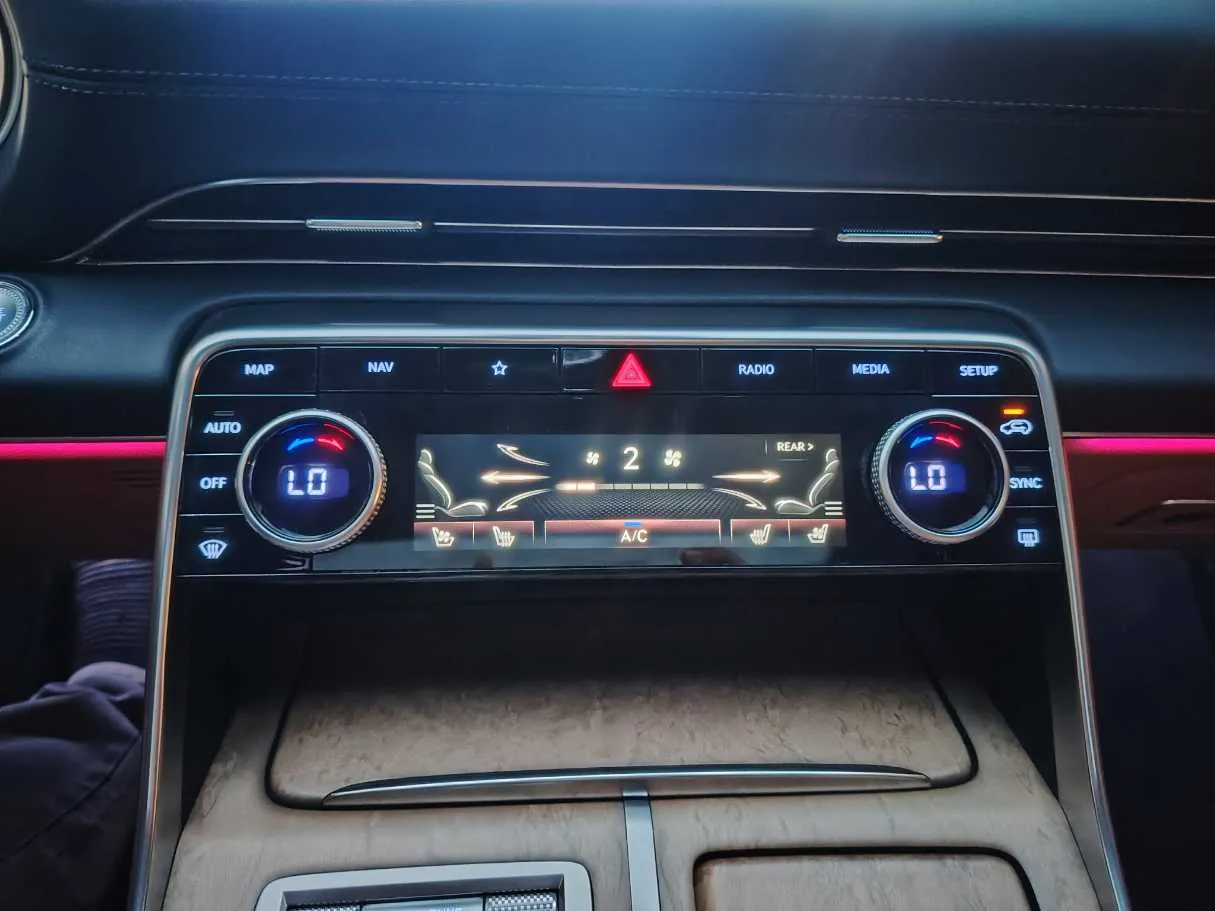 Car image 25