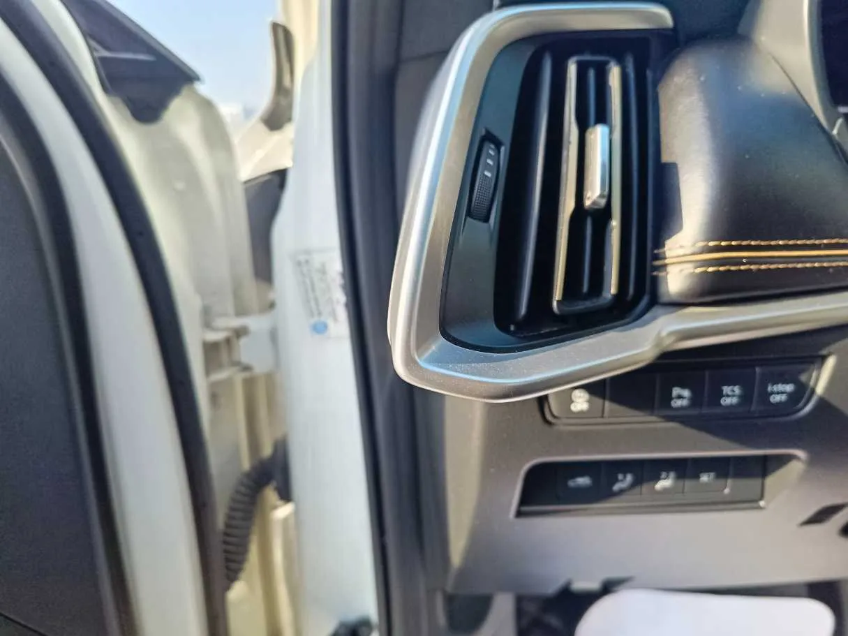 Car image 36