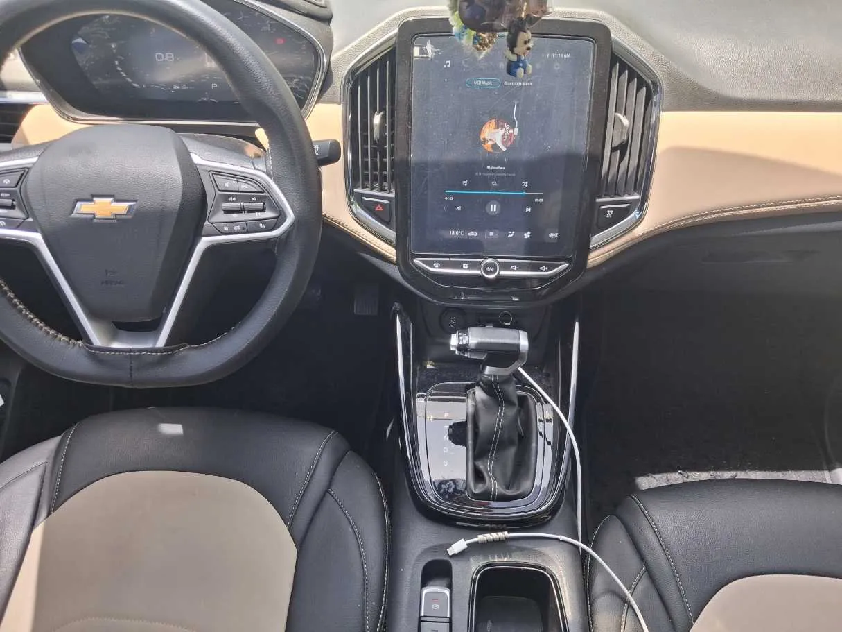 Car image 17