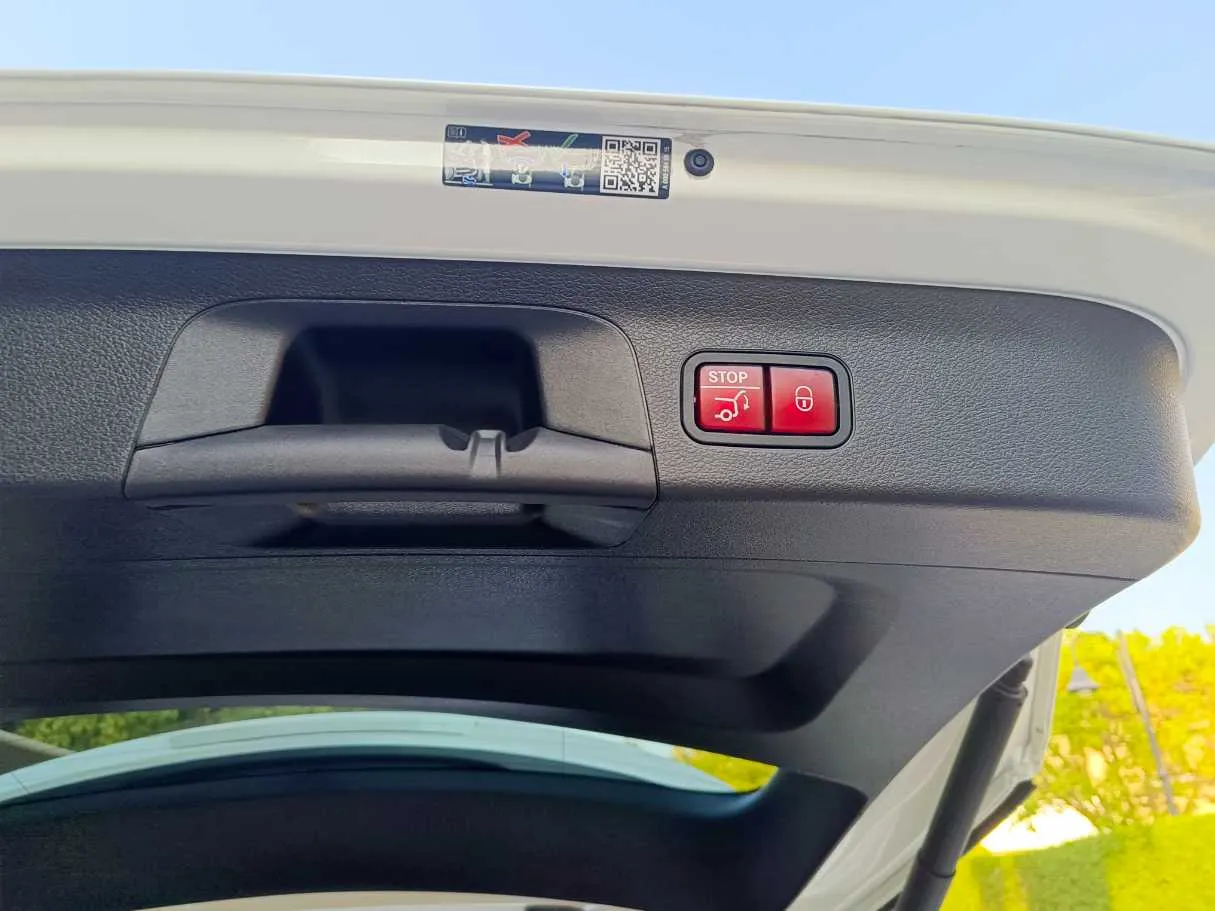 Car image 38
