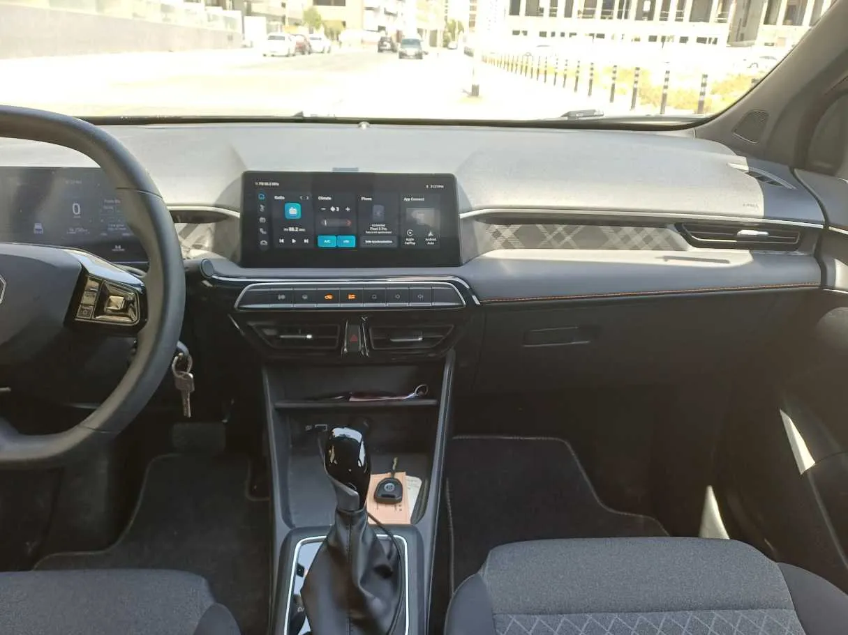 Car image 15