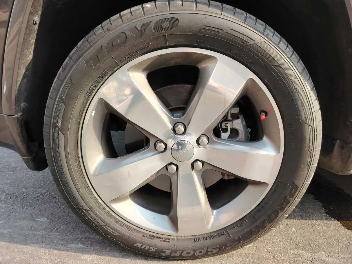 Car image 10