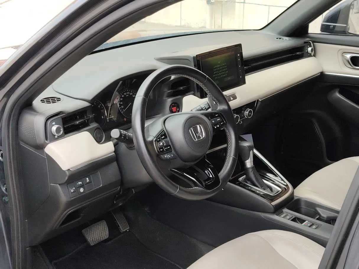 Car image 12