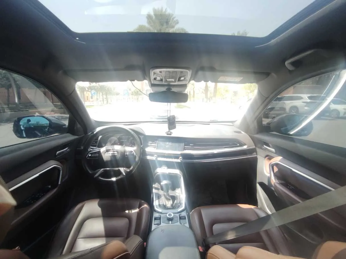 Car image 18