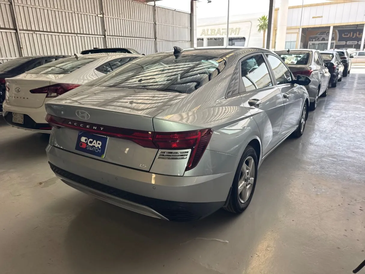 Car image 3
