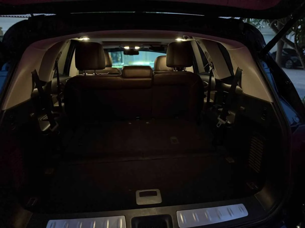 Car image 32