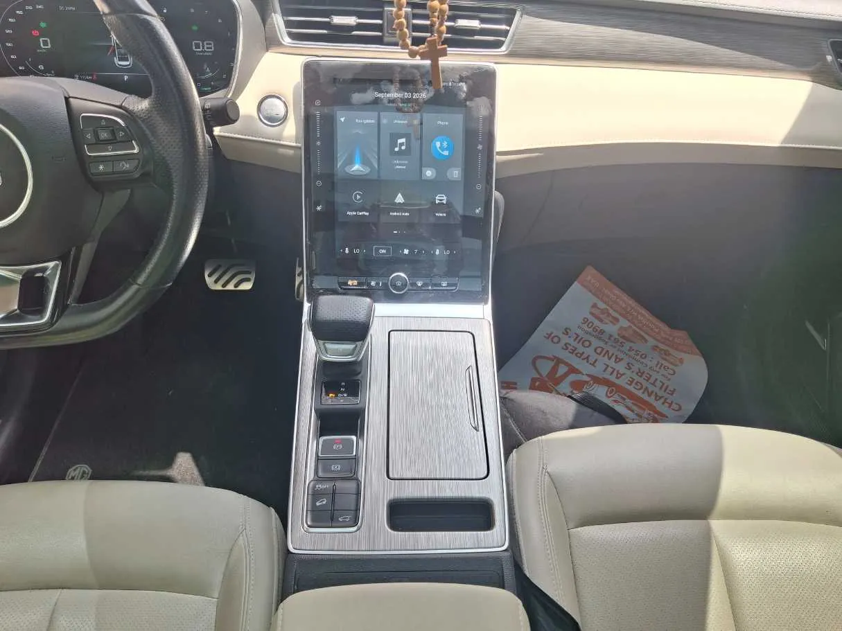 Car image 14