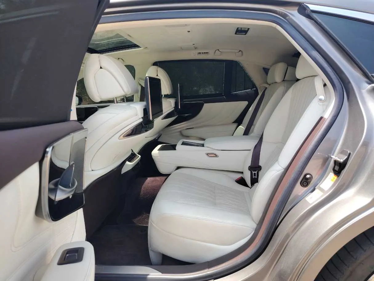Car image 15