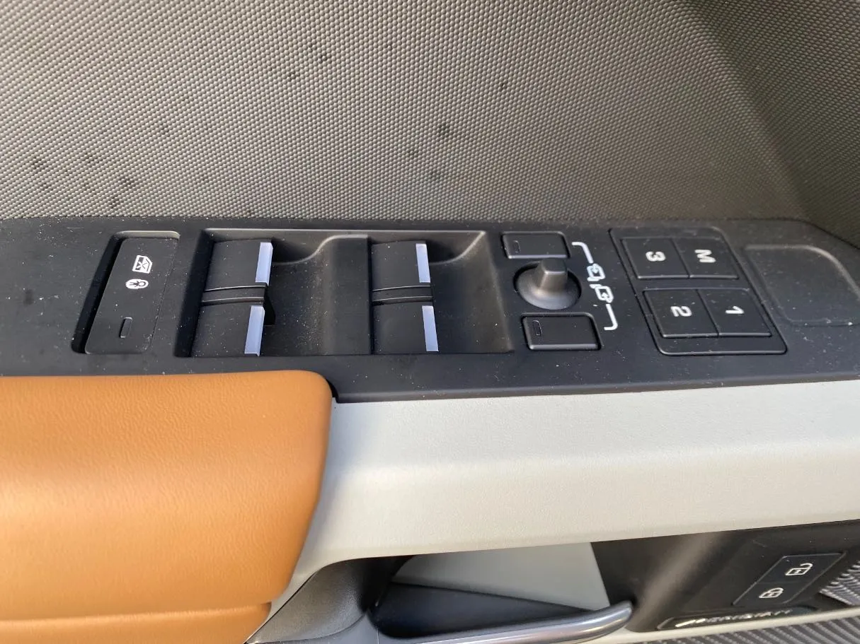 Car image 35