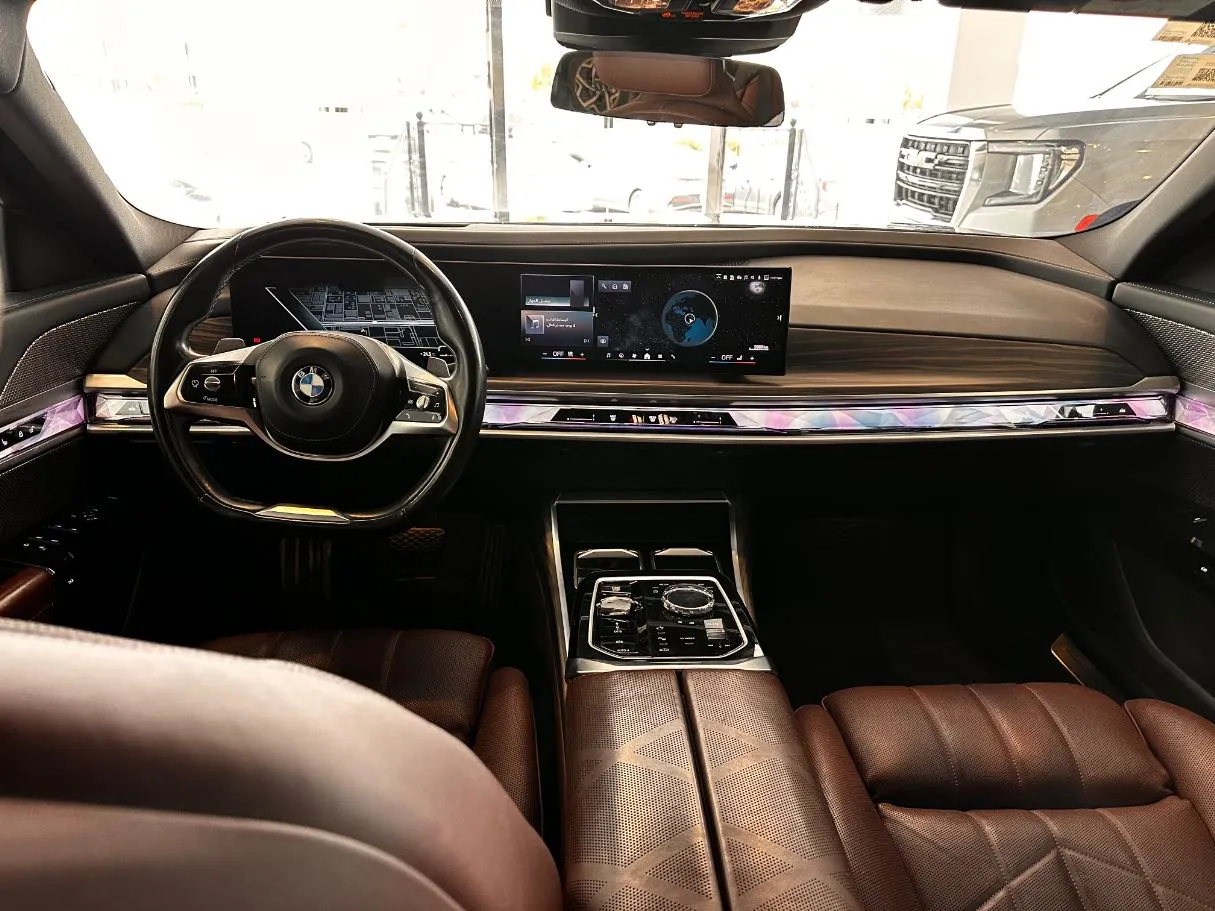 Car image 19