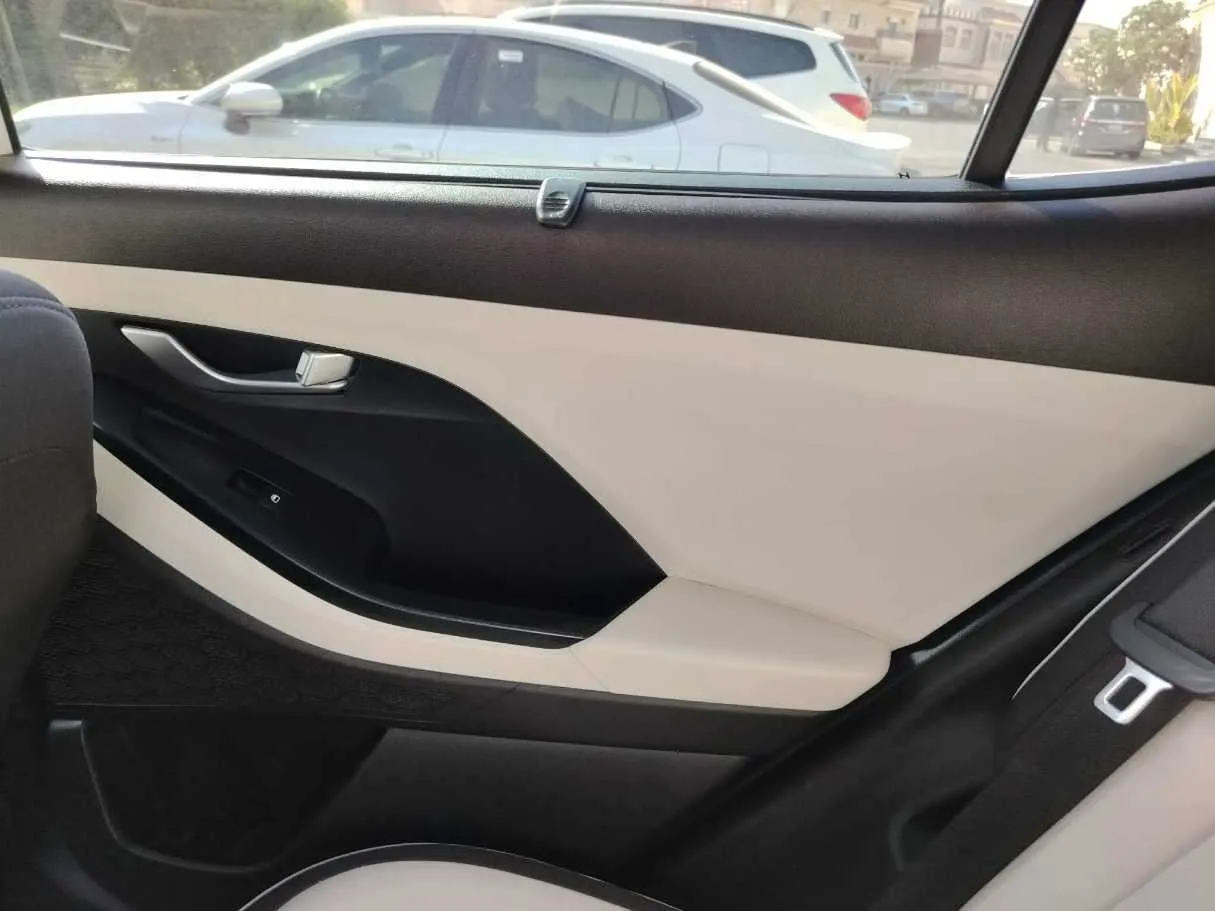Car image 43