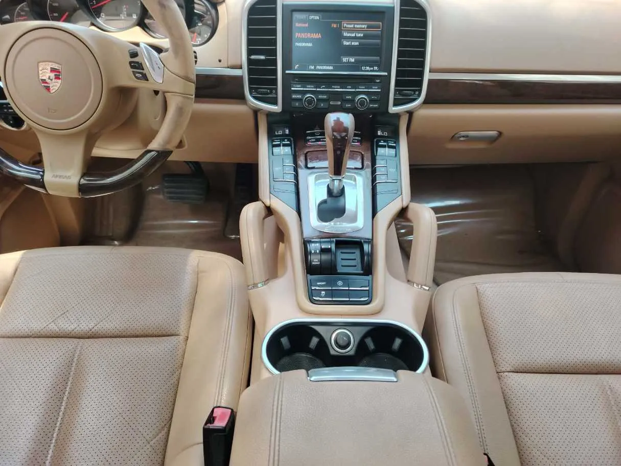 Car image 26
