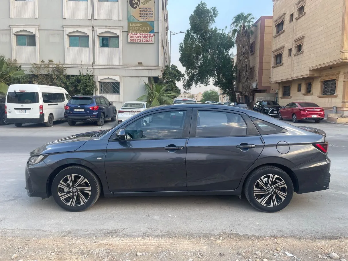 Car image 8