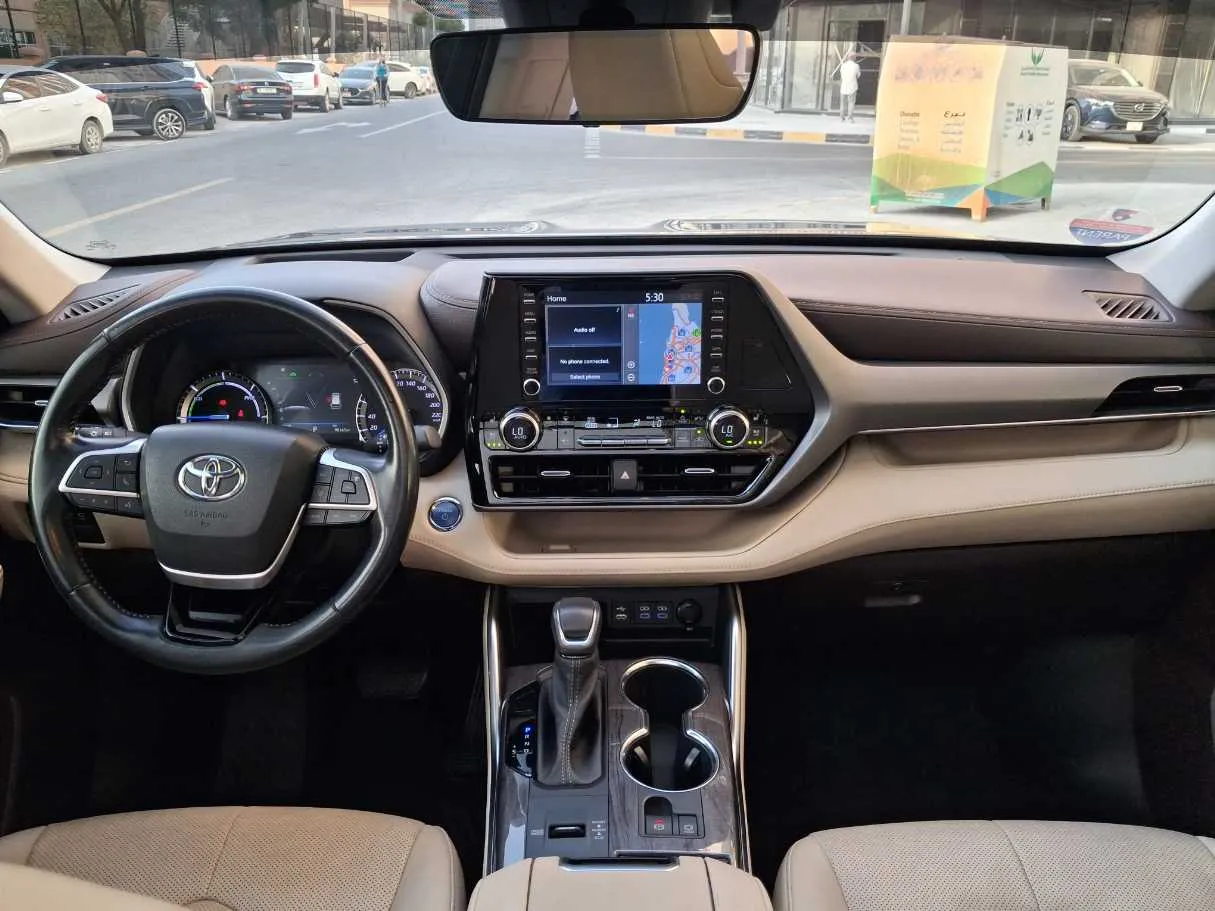 Car image 17