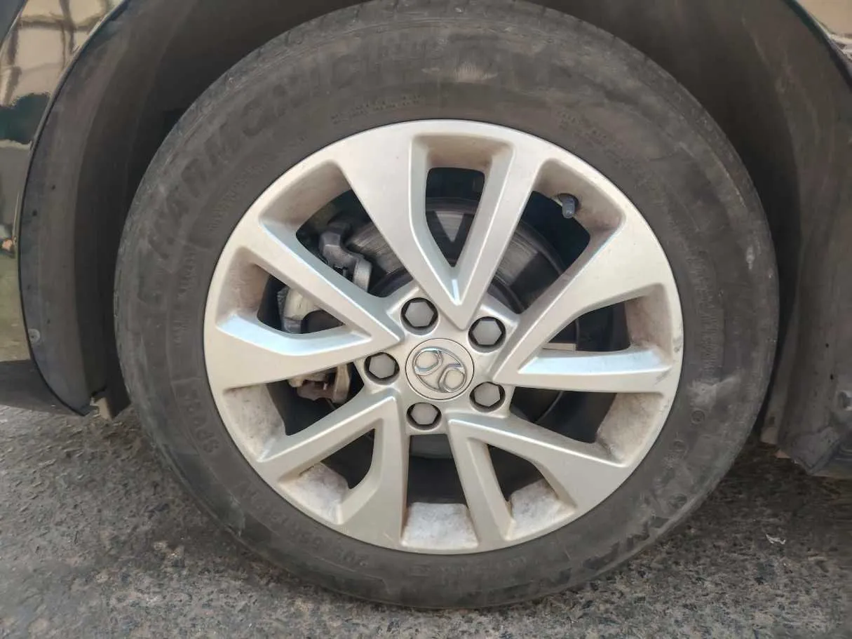 Car image 10