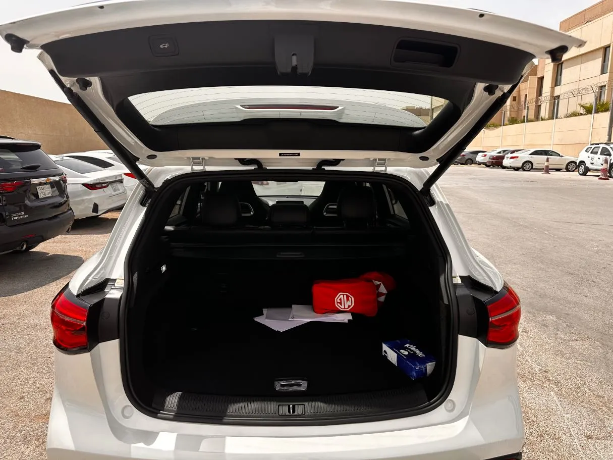 Car image 22