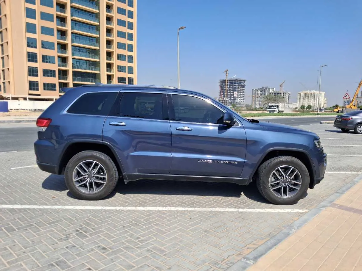 Car image 8