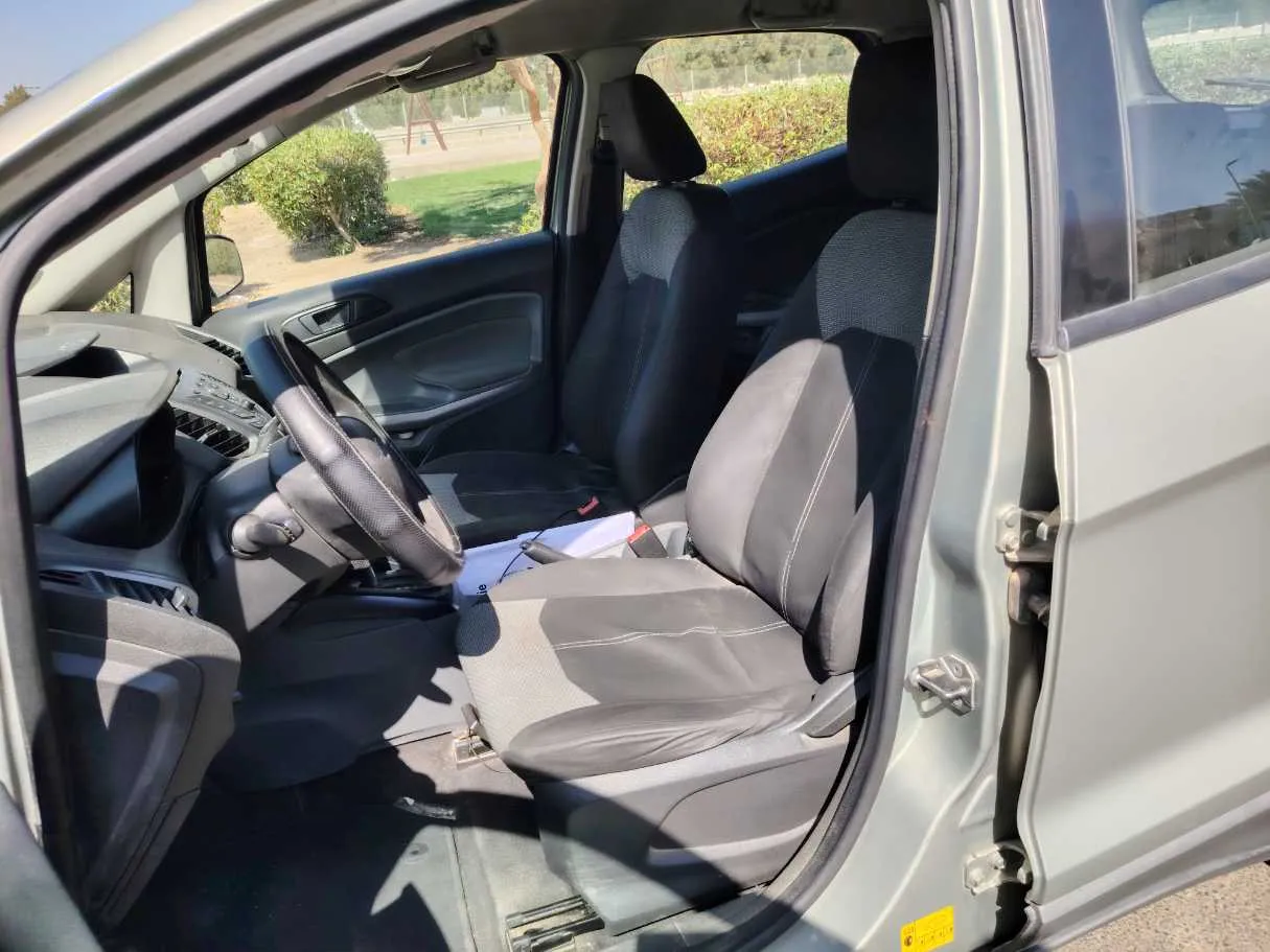 Car image 11