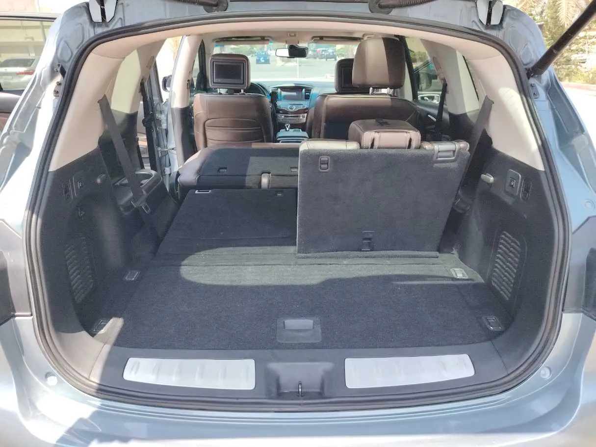 Car image 26