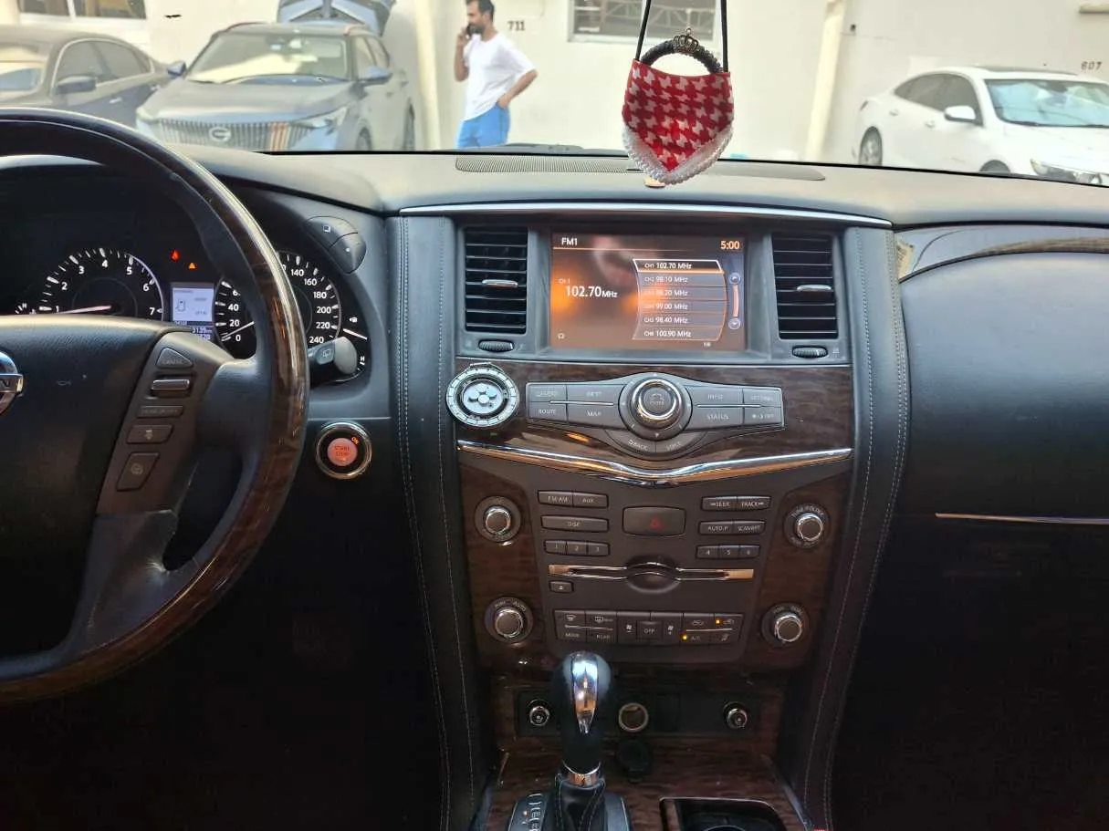 Car image 12