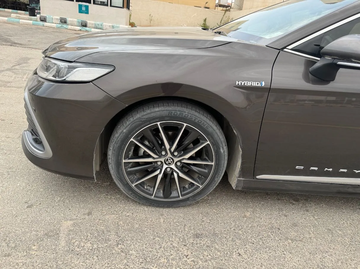 Car image 9