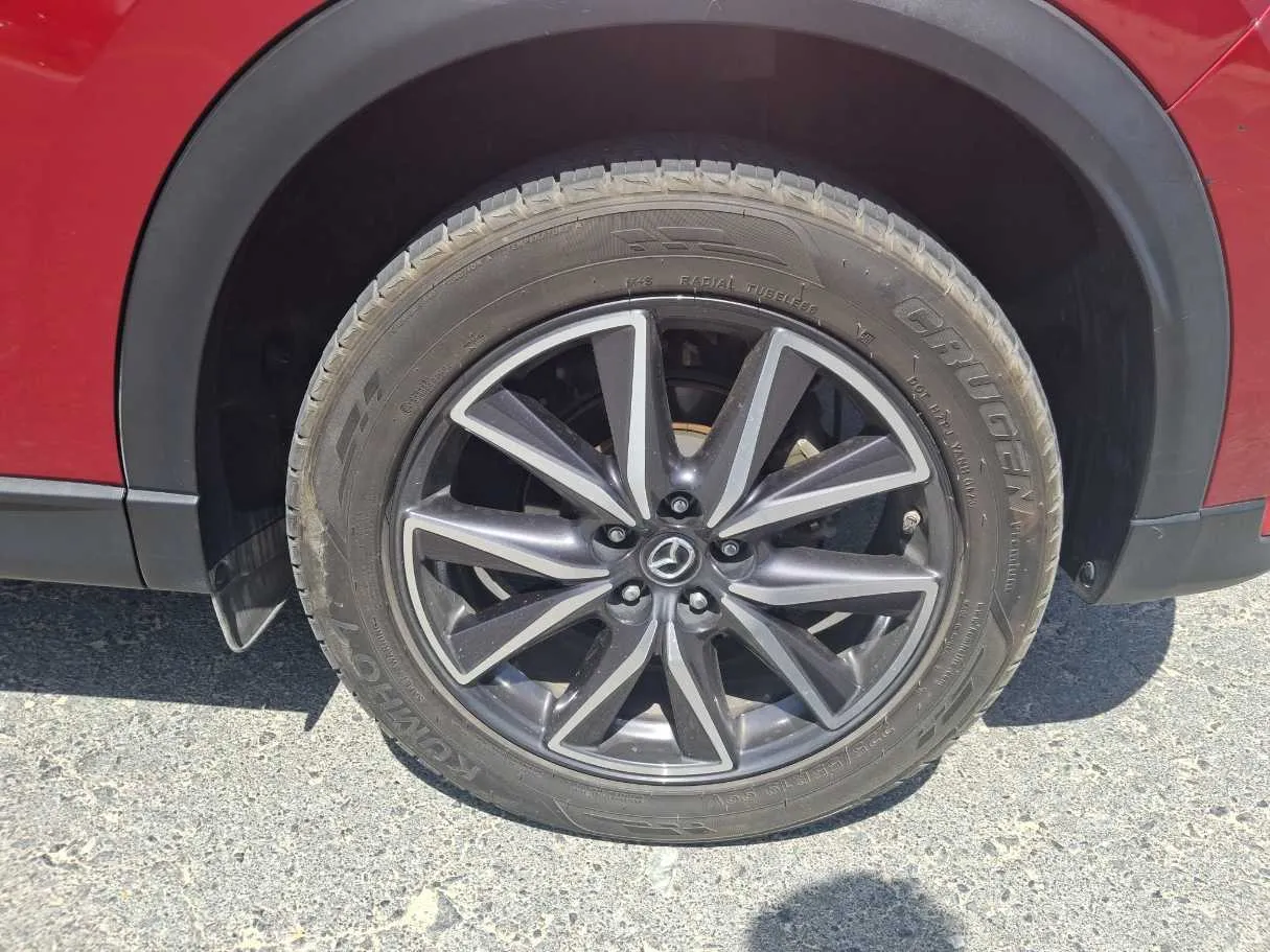 Car image 9