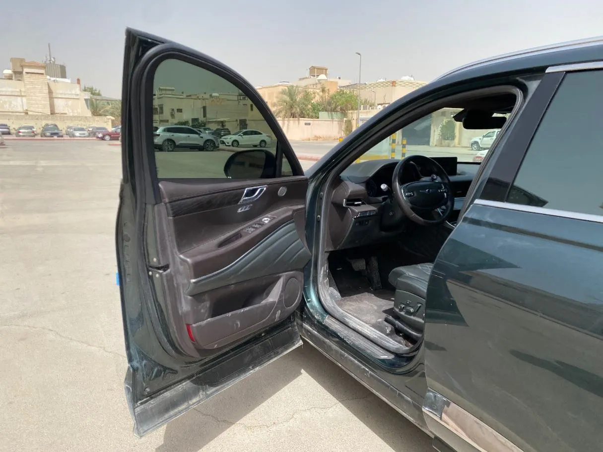 Car image 10
