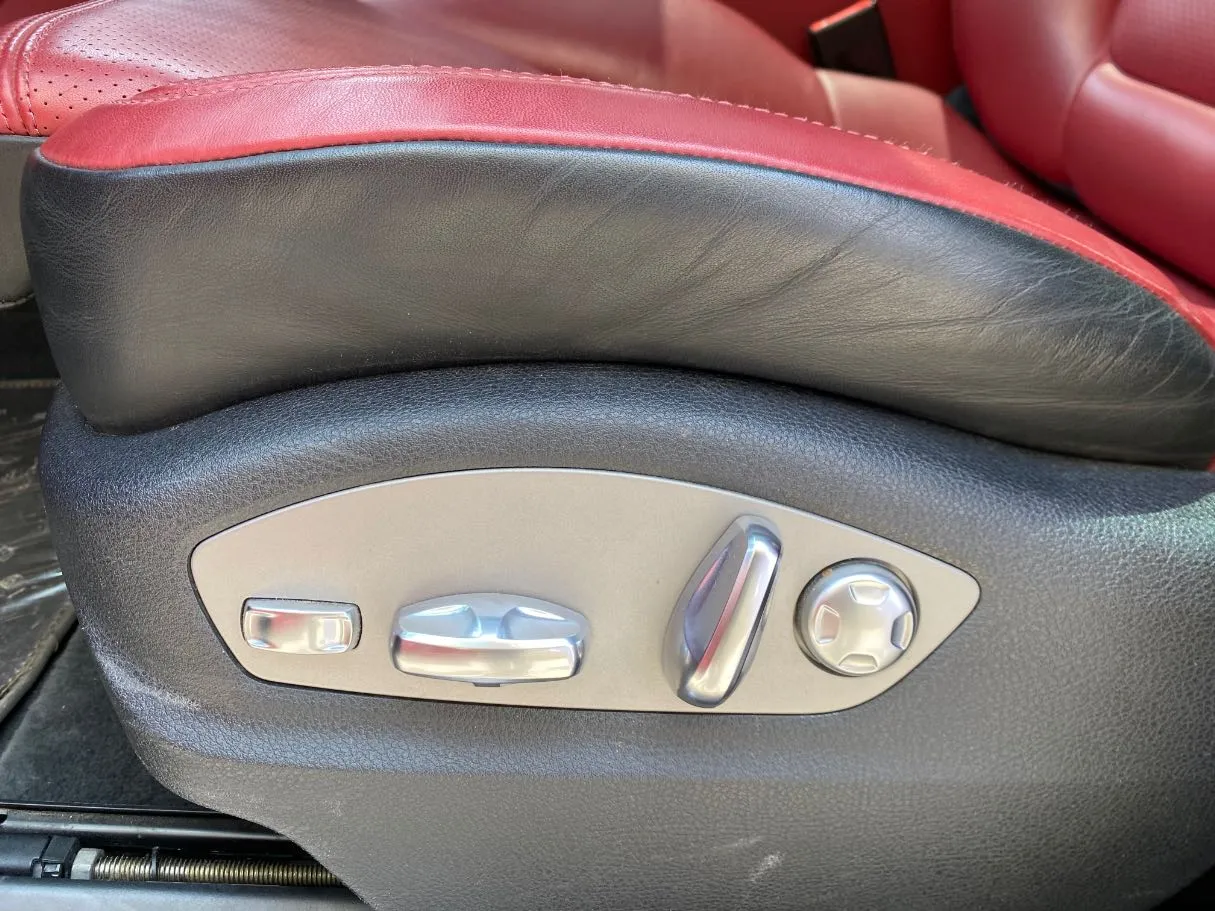 Car image 24