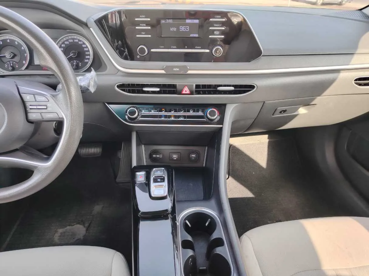 Car image 20