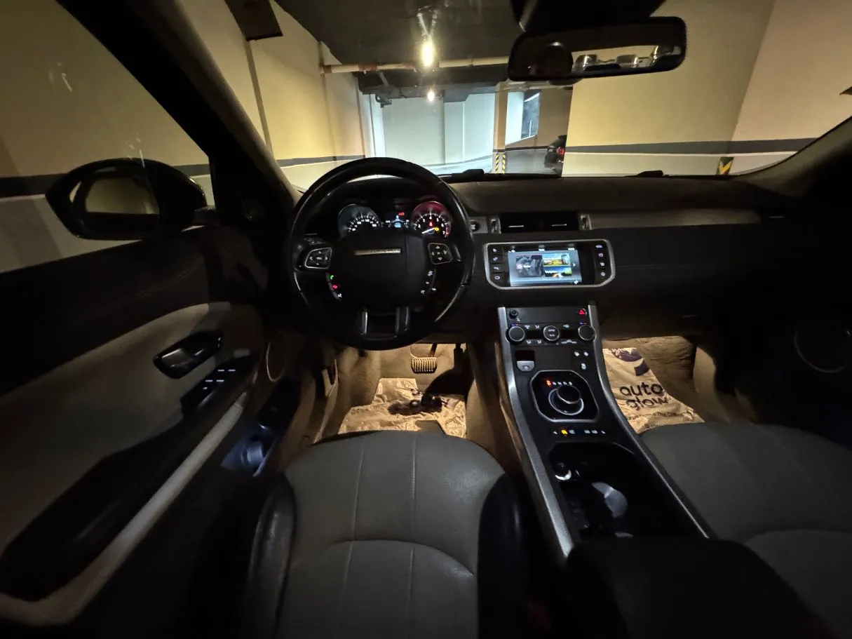 Car image 14