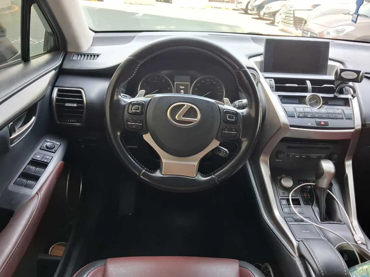 Car image 15
