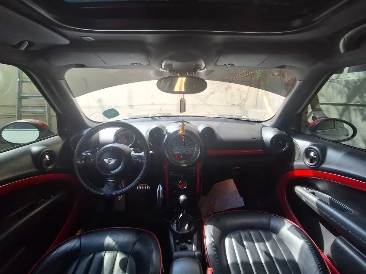 Car image 12