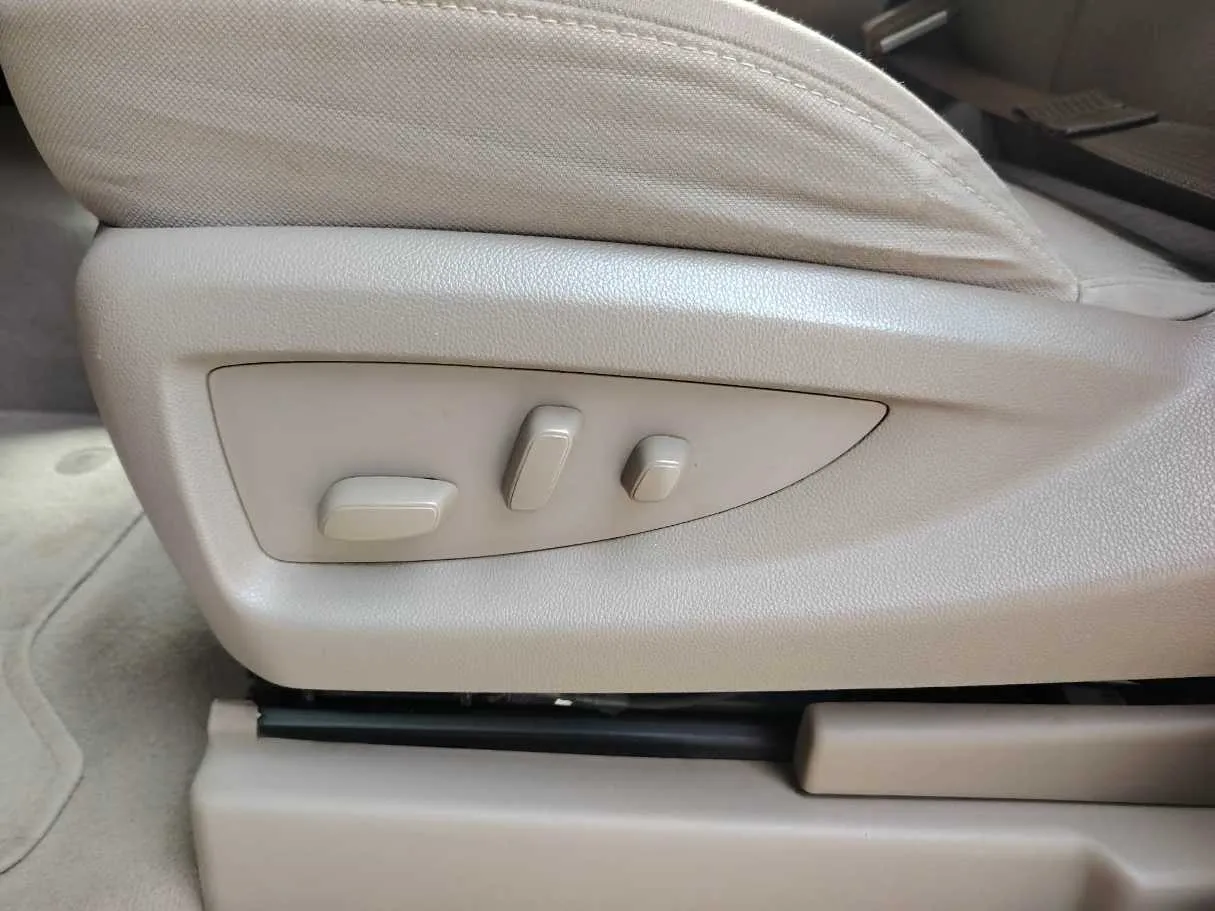 Car image 34