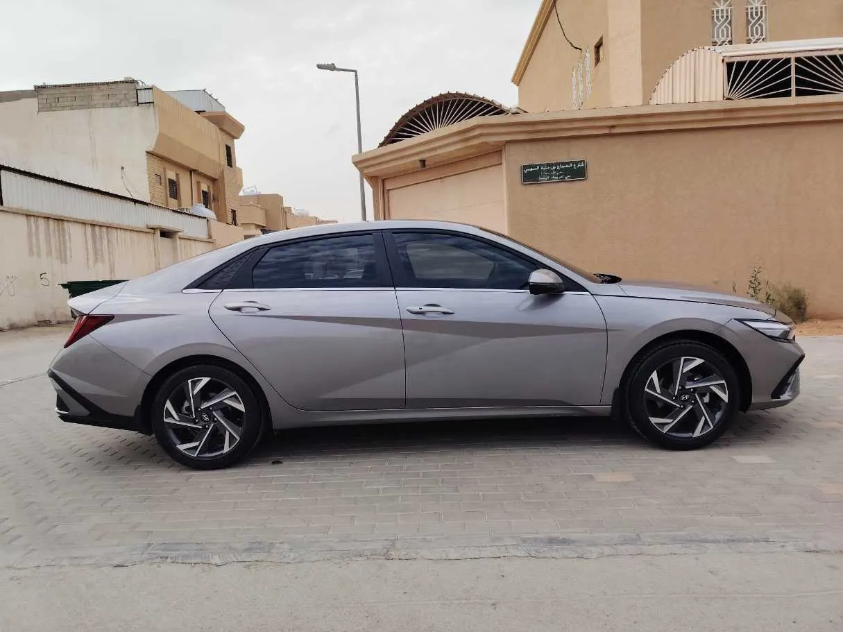 Car image 4