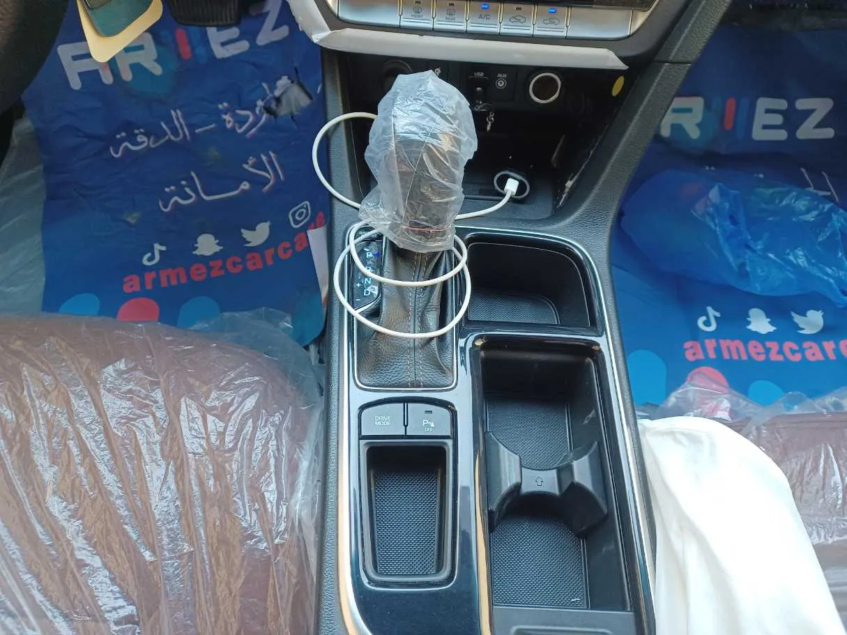 Car image 13