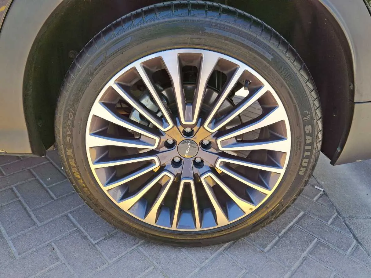 Car image 9