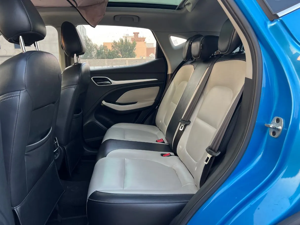 Car image 13